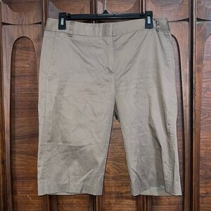 BCBGMaxazria Bermuda shorts size 6